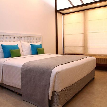 Blue Oceanic Beach Hotel Negombo Extérieur photo